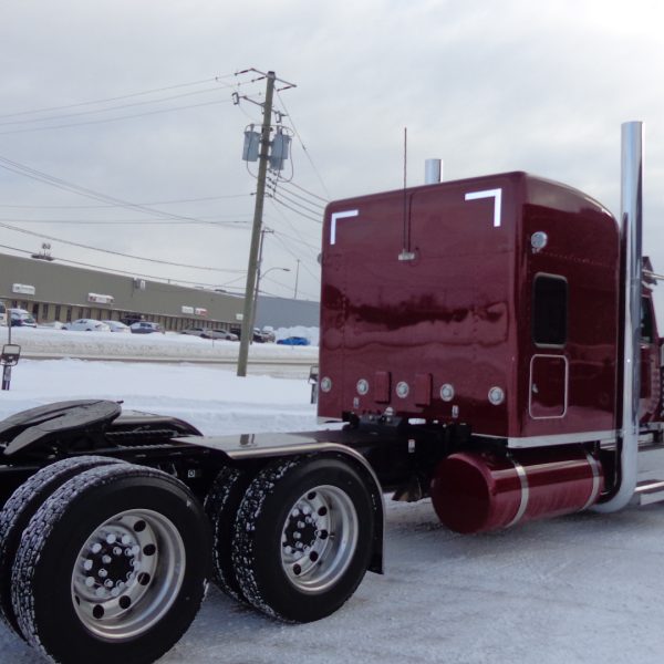 Red wine Peterbilt 589