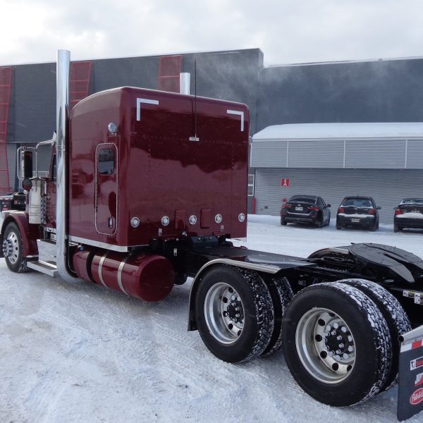 Peterbilt 589 rouge vin