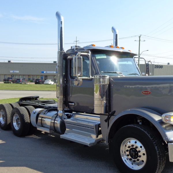 Peterbilt 589 camion Fardier 2025