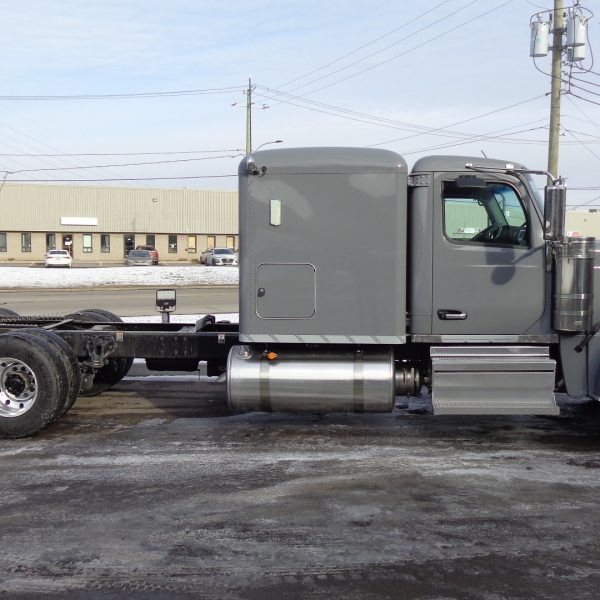 2025 Peterbilt 589