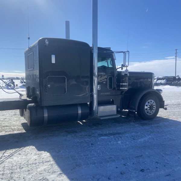 2020 Peterbilt 389 VERY CLEAN AND LOW MILLAGE