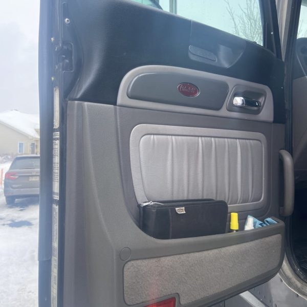 2020 Peterbilt 389 VERY CLEAN AND LOW MILLAGE